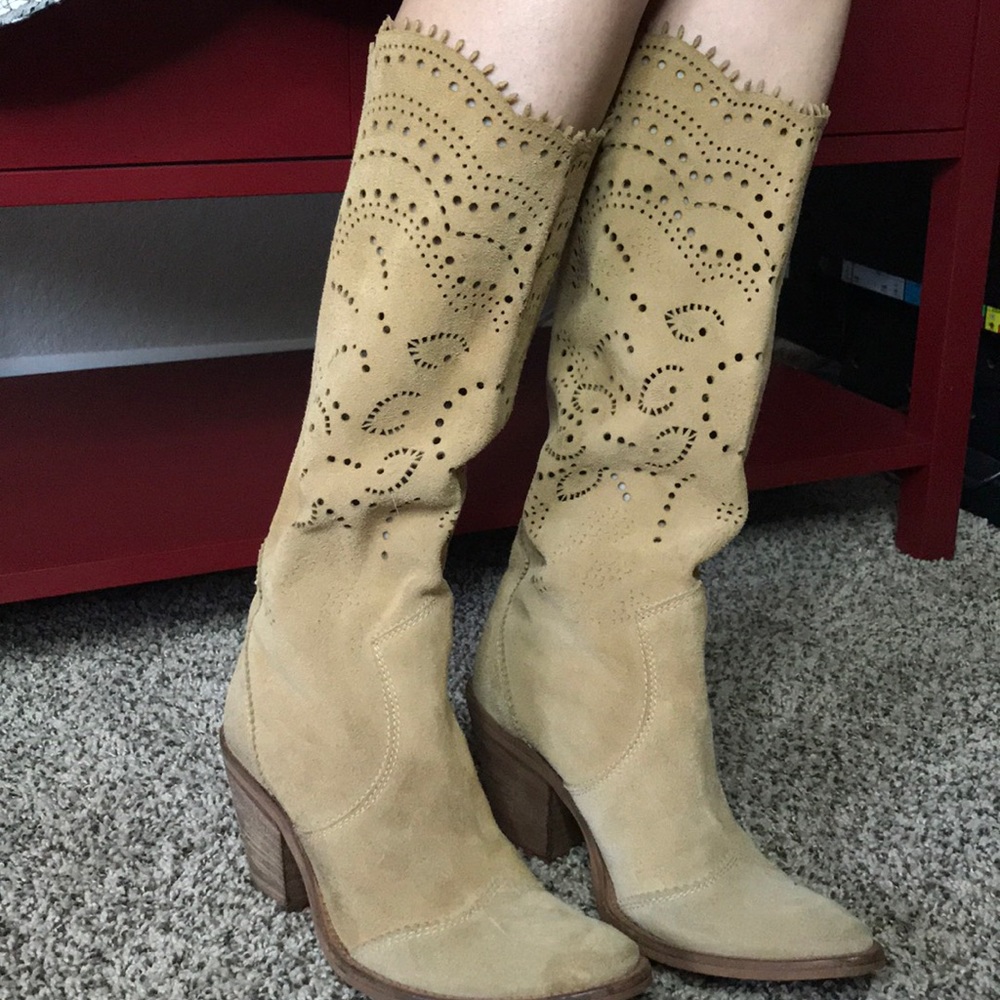 Tan cowboy boots Italy Barney’s NYC boho festival - Picture 2 of 8